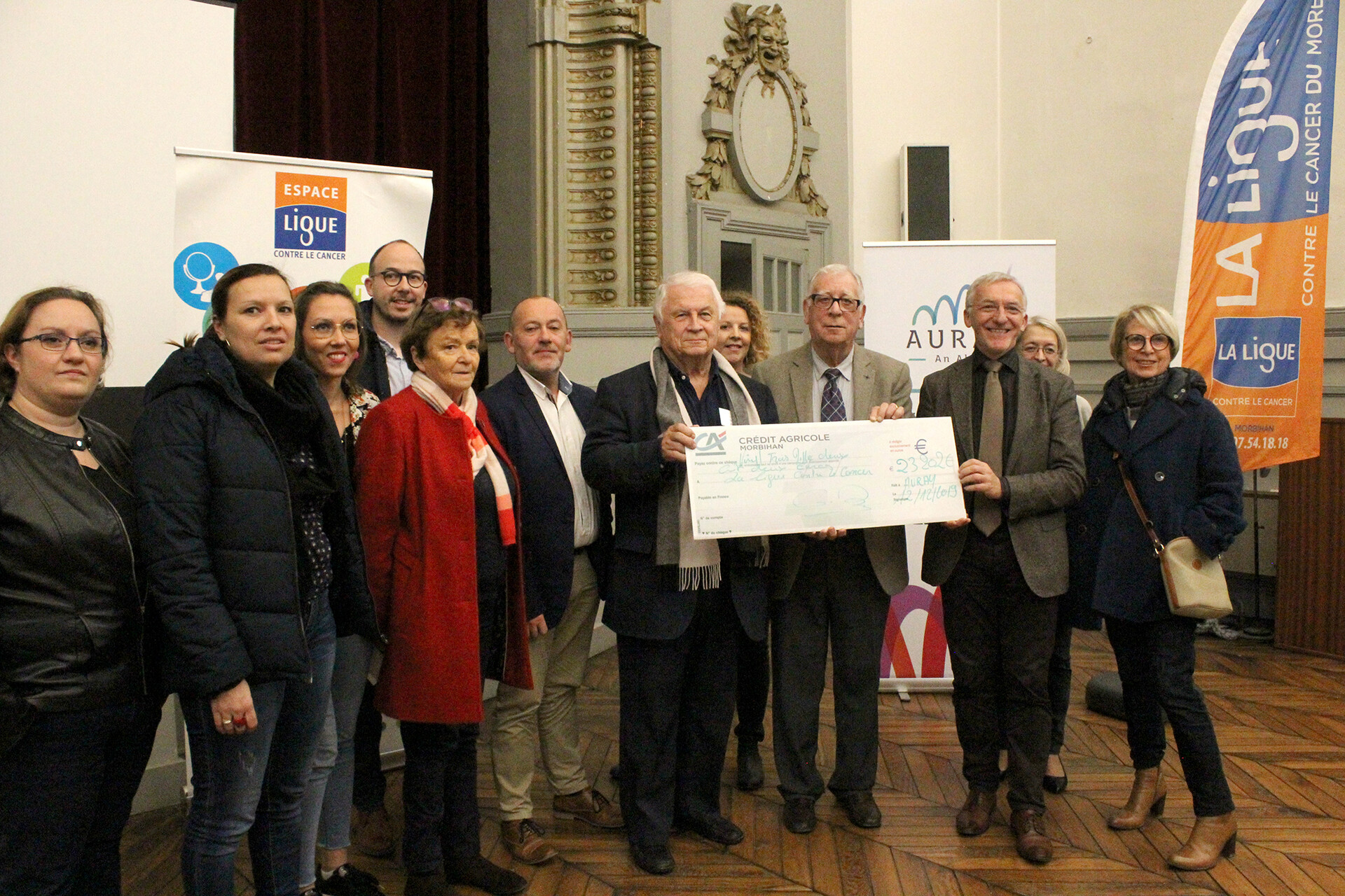 Auray : remise de chèque au profit de la Ligue contre le cancer du Morbihan suite à la marche-course l'Alréenne Auray : remise de chèque au profit de la Ligue contre le cancer du Morbihan suite à la marche-course l'Alréenne