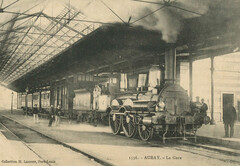 Gare - Vue intérieure, locomotive à vapeur à quai [© Renée Le Floch]