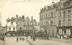 Place de la République - Voiture à cheval devant l'Hôtel du Pavillon, av Place de la République - Voiture à cheval devant l'Hôtel du Pavillon, av